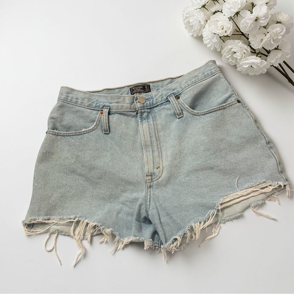 ABERCROMBIE & FITCH Light Blue  Natural Rise Jean Shorts Frayed Hem Size 31 / 12